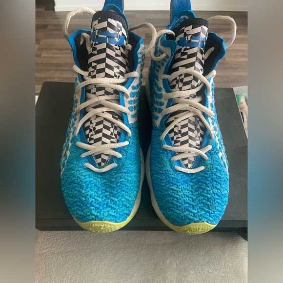 Nike Lebron 17 - Picture 4 of 4